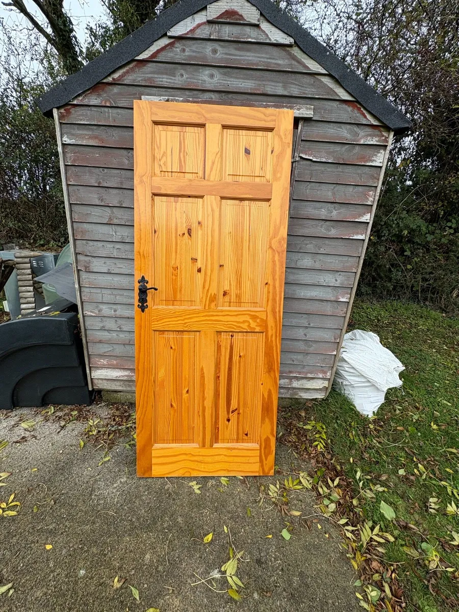 5 Pine doors - Image 1