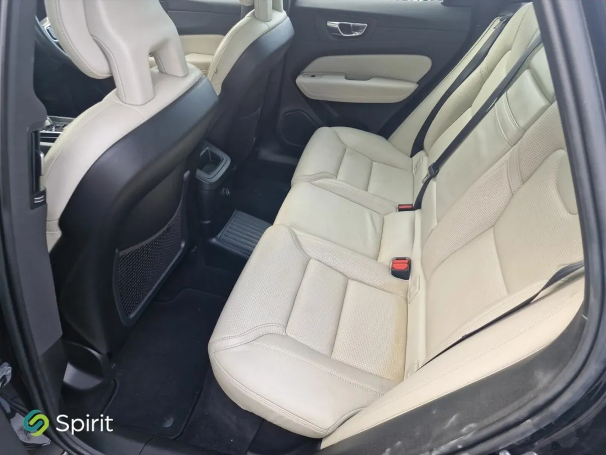 Volvo XC60 T8 Plug In Hybrid AWD (4WD) Inscription - Image 3