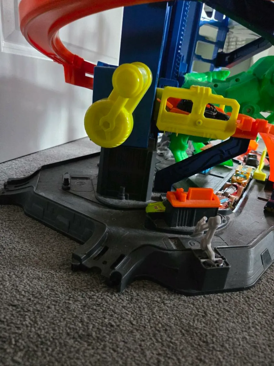 Hot wheels garage / track - cheapest on here - Image 2