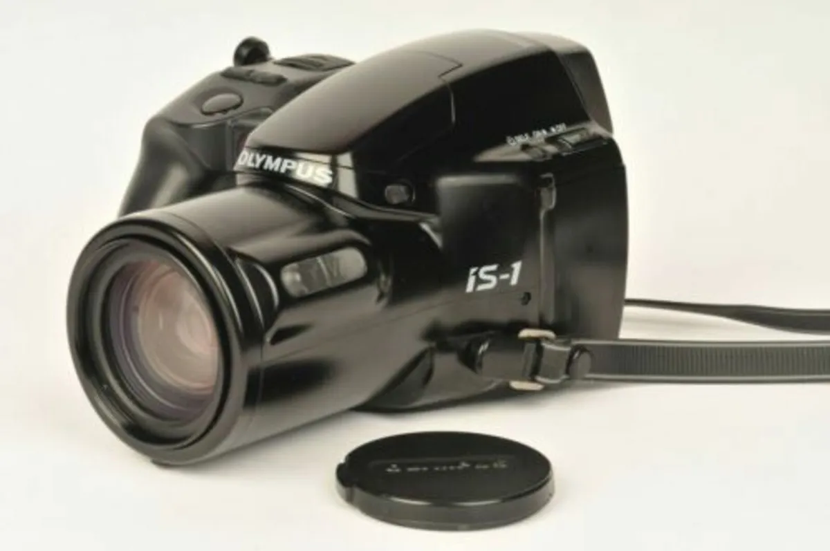 Olympus IS-1000 SLR photographic camera - Image 1