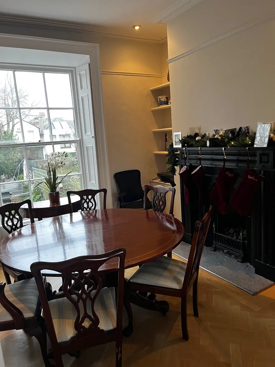 Antique dining table & chairs - Image 1