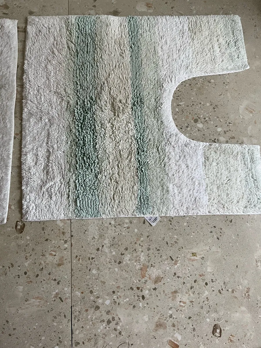 Bath mats & matching bath sheet - Image 3