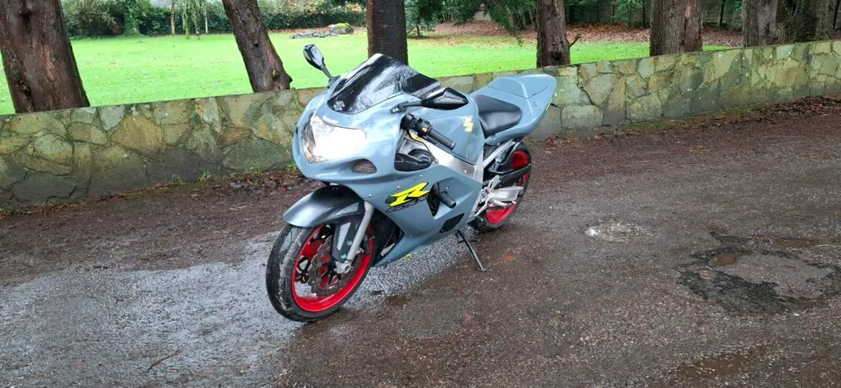 Suzuki GSXR 600 fuel injected . nardo grey - Image 1