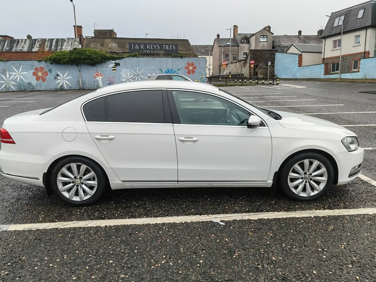 Volkswagen Passat 2014 - Image 2
