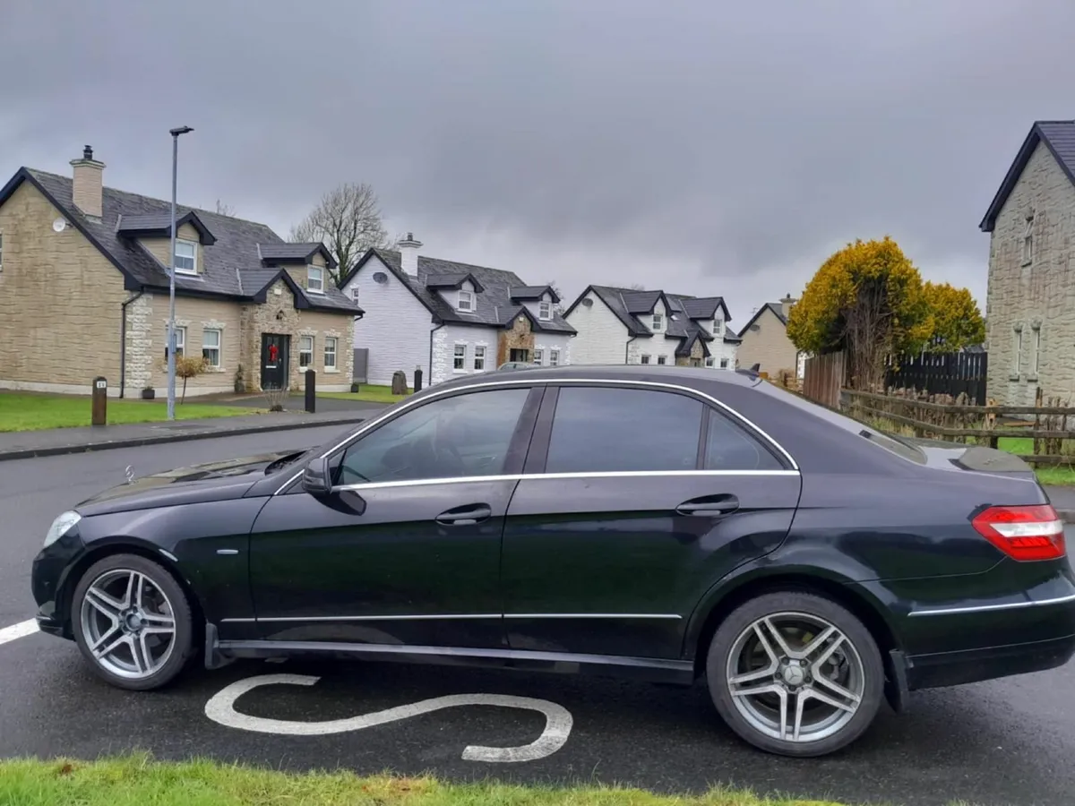 Mercedes-Benz E-Class 2010 - Image 3