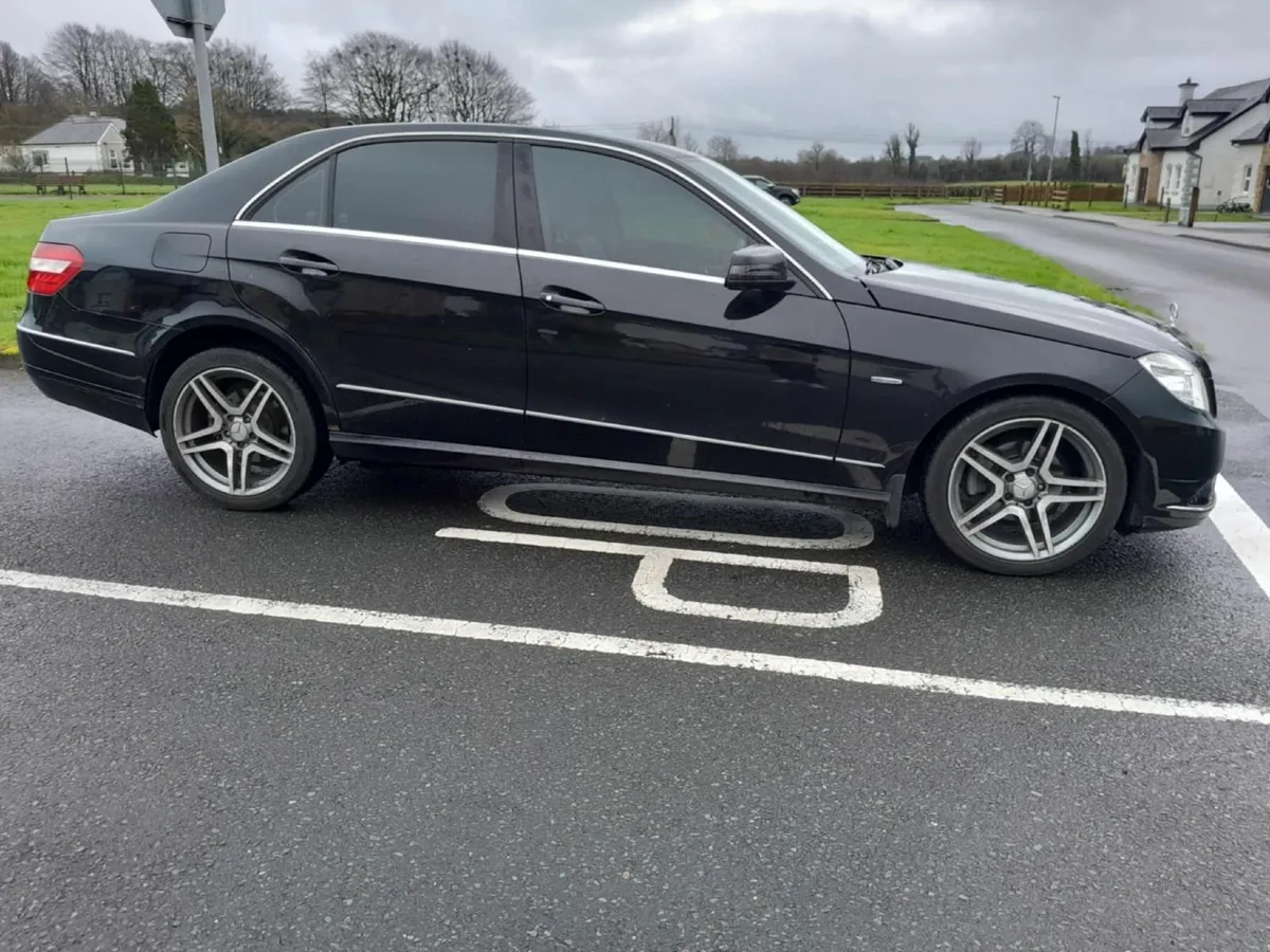 Mercedes-Benz E-Class 2010 - Image 4