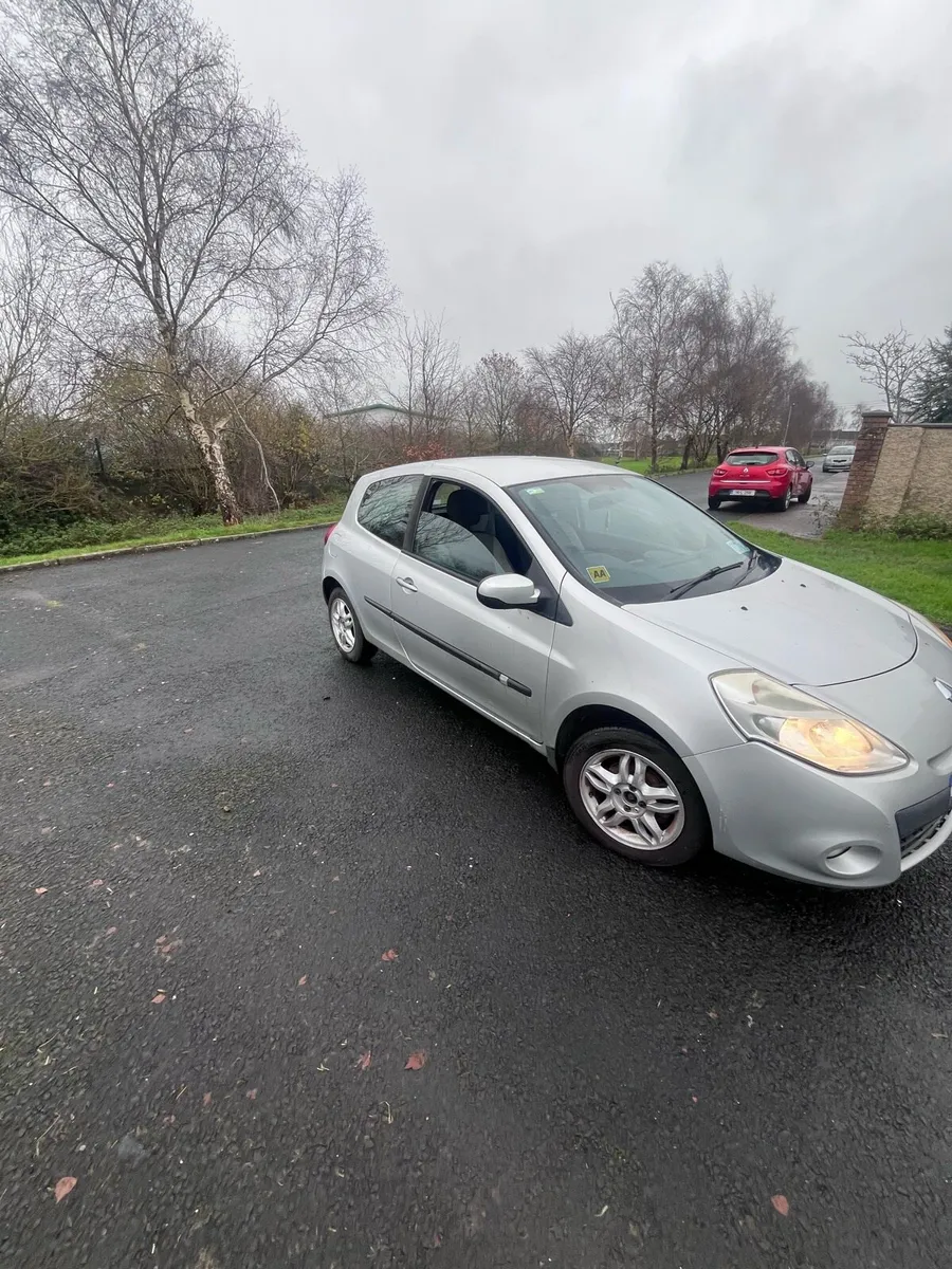 Renault Clio 2011 - Image 2