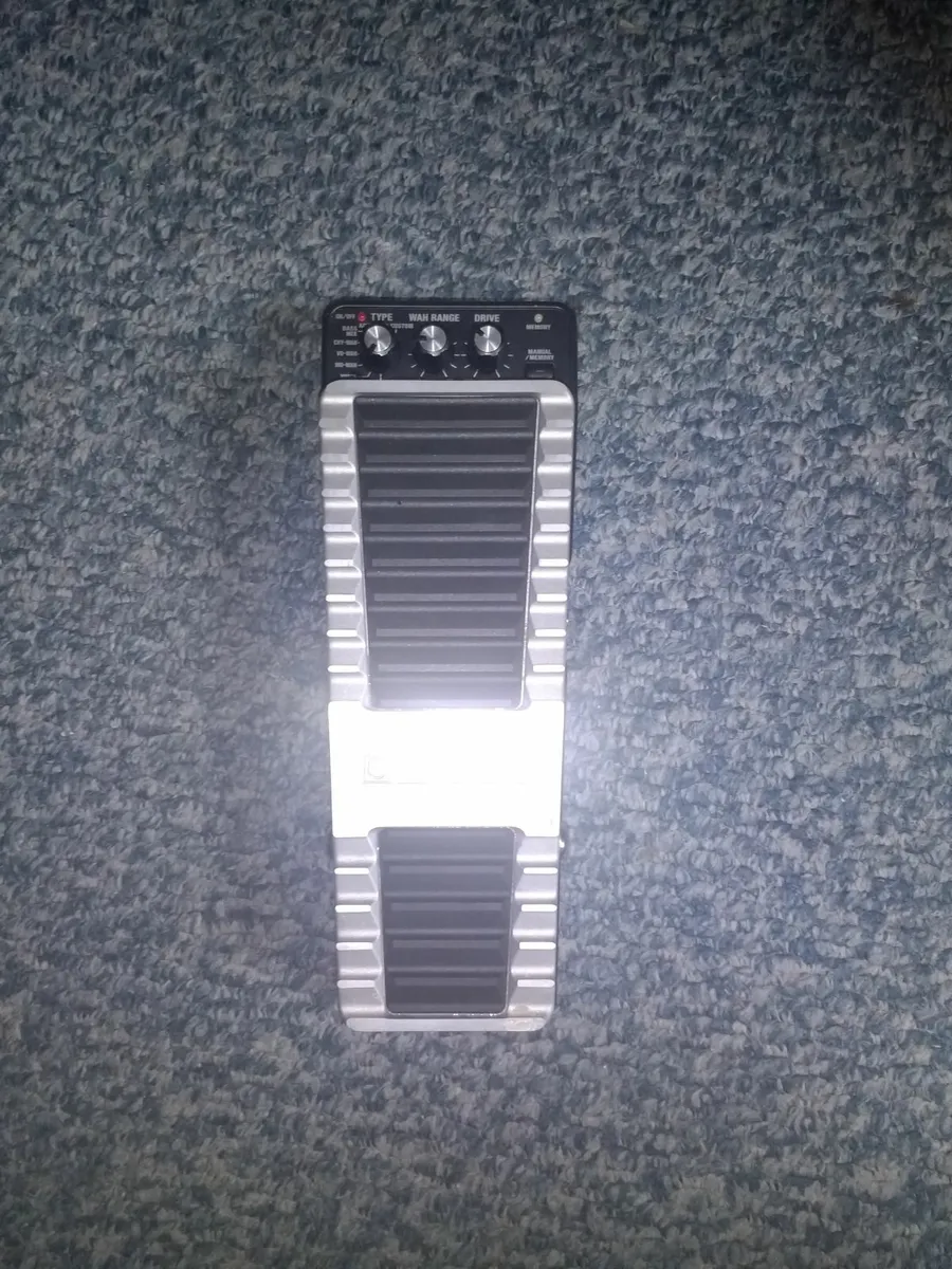 BOSS PW-10 V-Wah Effect Pedal - Image 1