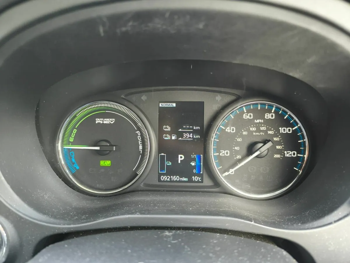 2017 Mitsubishi Outlander 2.0 PHEV HIGH SPEC - Image 3