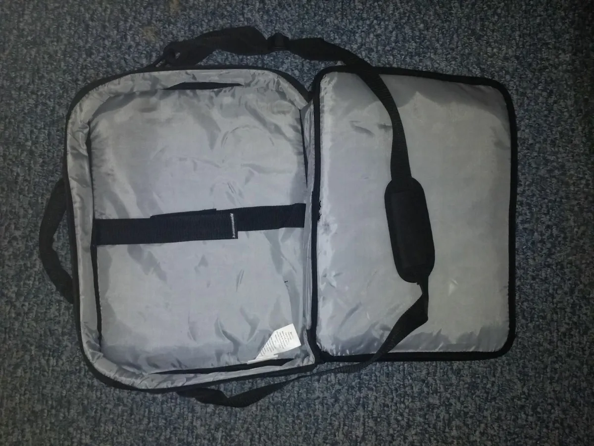 V7 Laptop Padded Case - Image 1