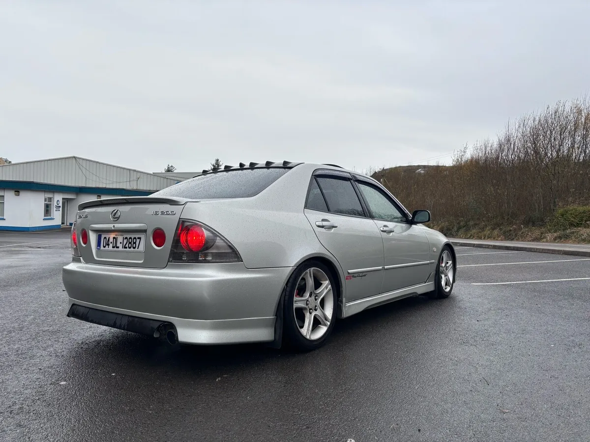 Lexus is200 sport - Image 2