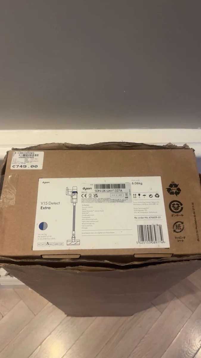 Dyson V15 detect hoover - Image 2