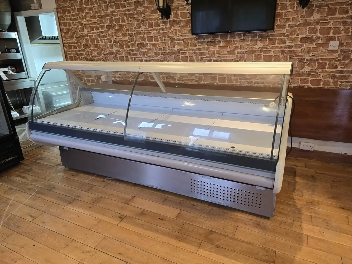 Serve over counter fridge and 3 burner cooker - Image 2