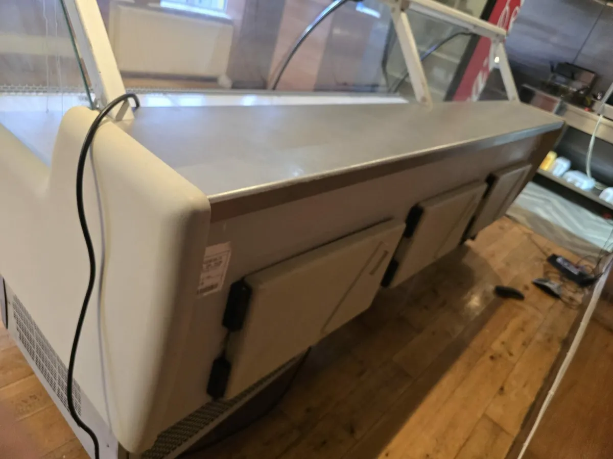 Serve over counter fridge and 3 burner cooker - Image 3