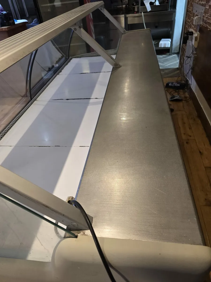 Serve over counter fridge and 3 burner cooker - Image 4