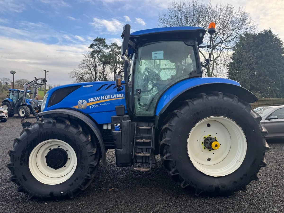 2023 New Holland T7 210 Auto Command - Image 2