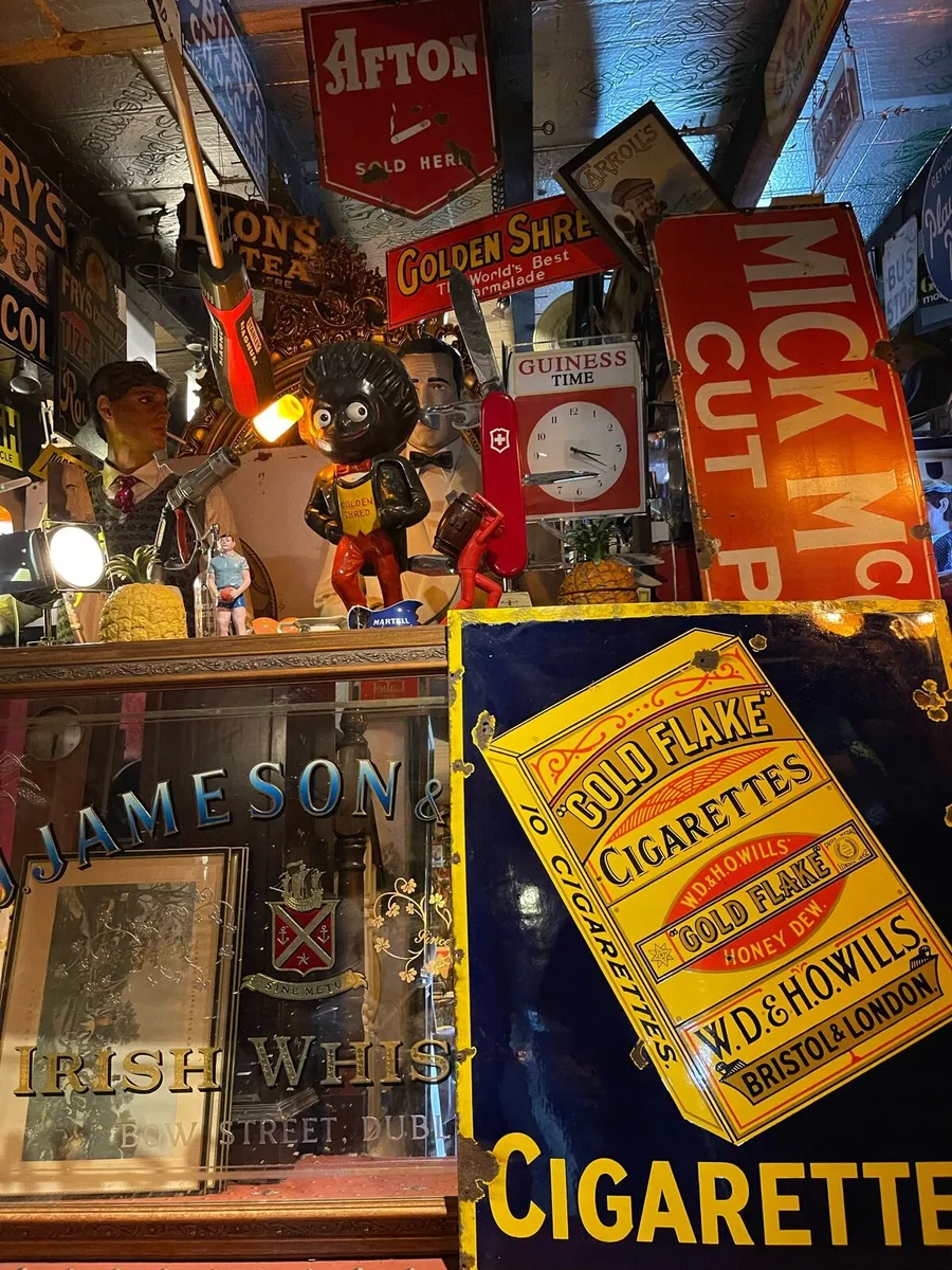 Irish pub memorabilia - Image 3