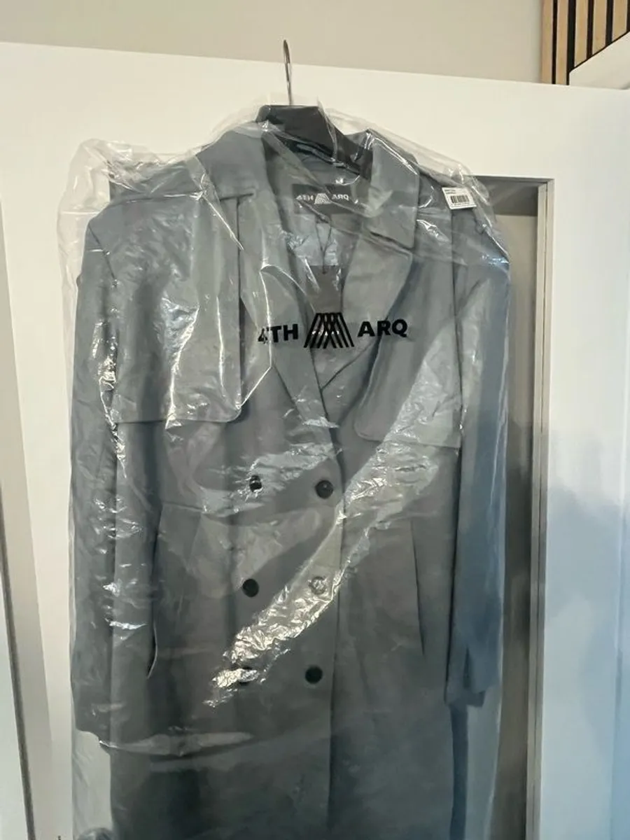 Women's 4th ARQ trench coat - Image 1