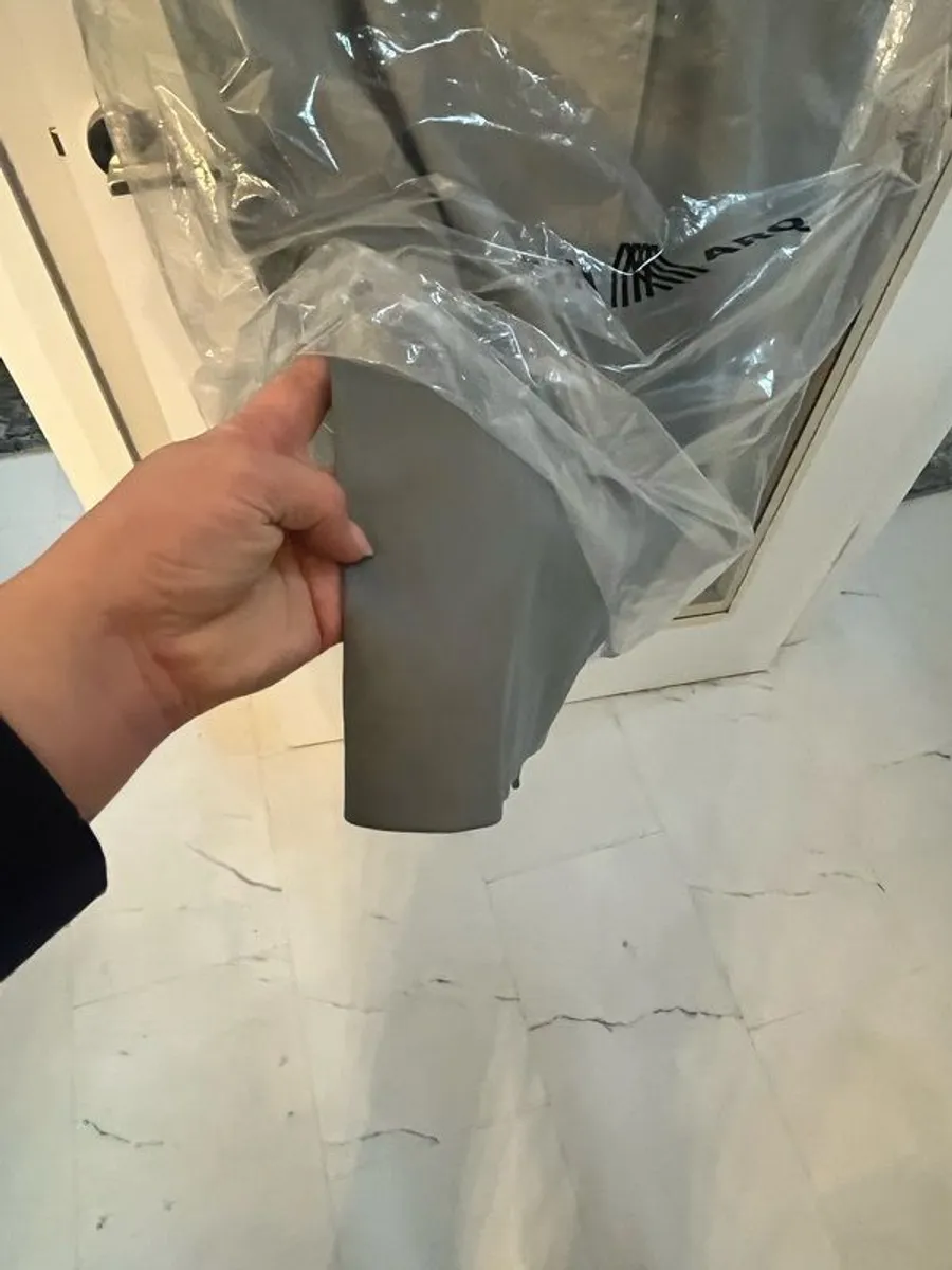 Women's 4th ARQ trench coat - Image 4