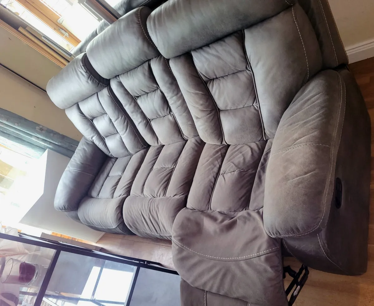Recliner sofa