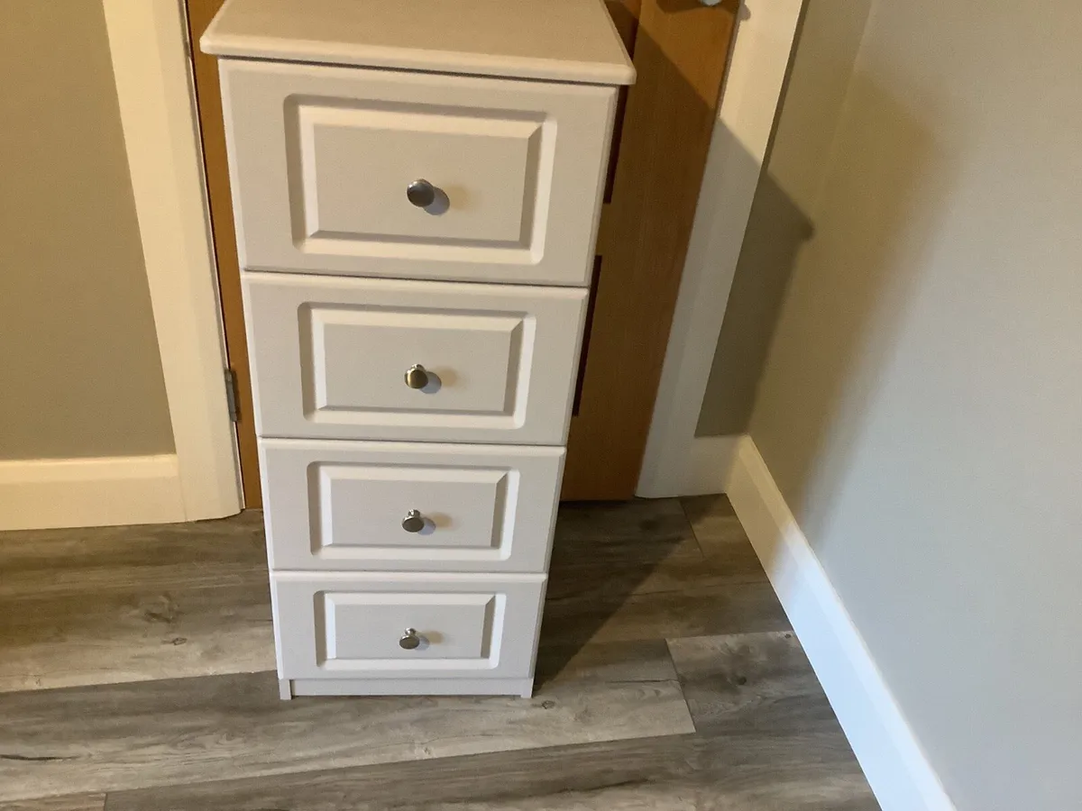 New chest of drawers - Image 1