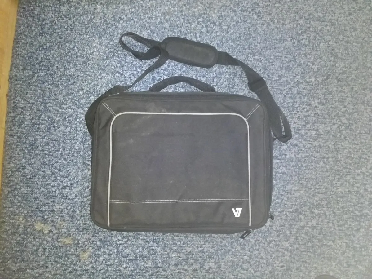 V7 Laptop Padded Case - Image 2