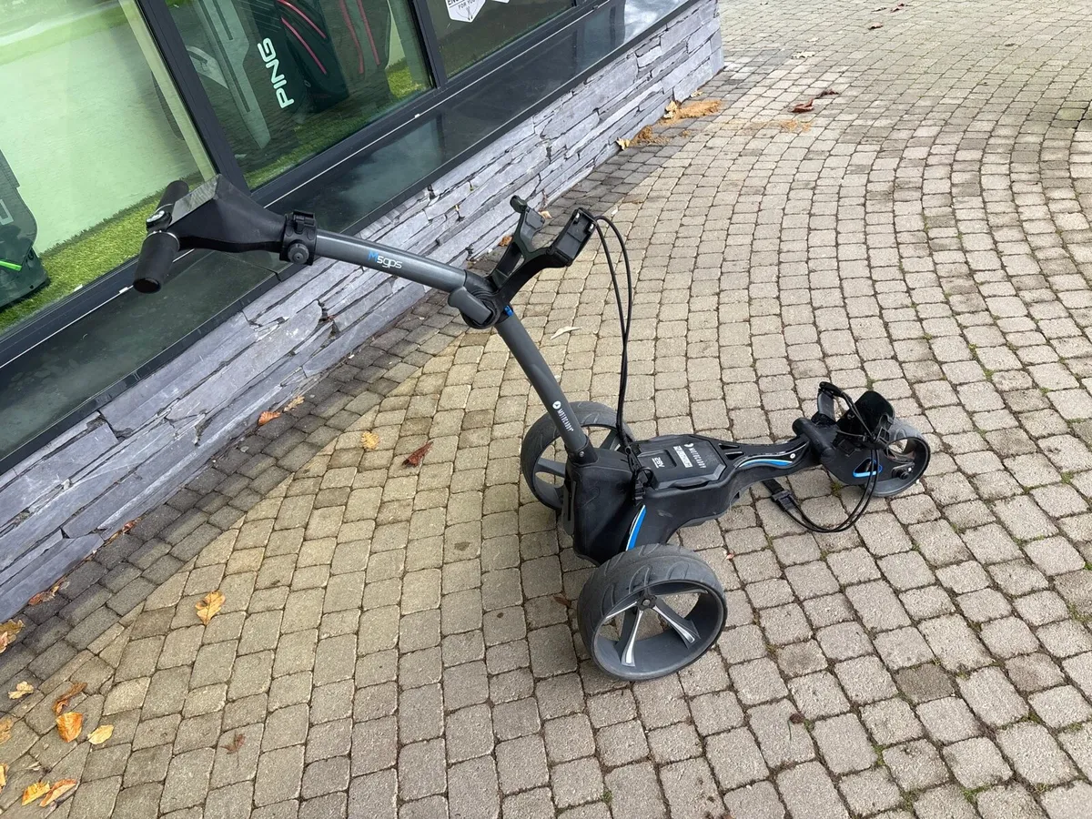 Motacaddy M5 GPS (18 Hole Lithium) - Image 1