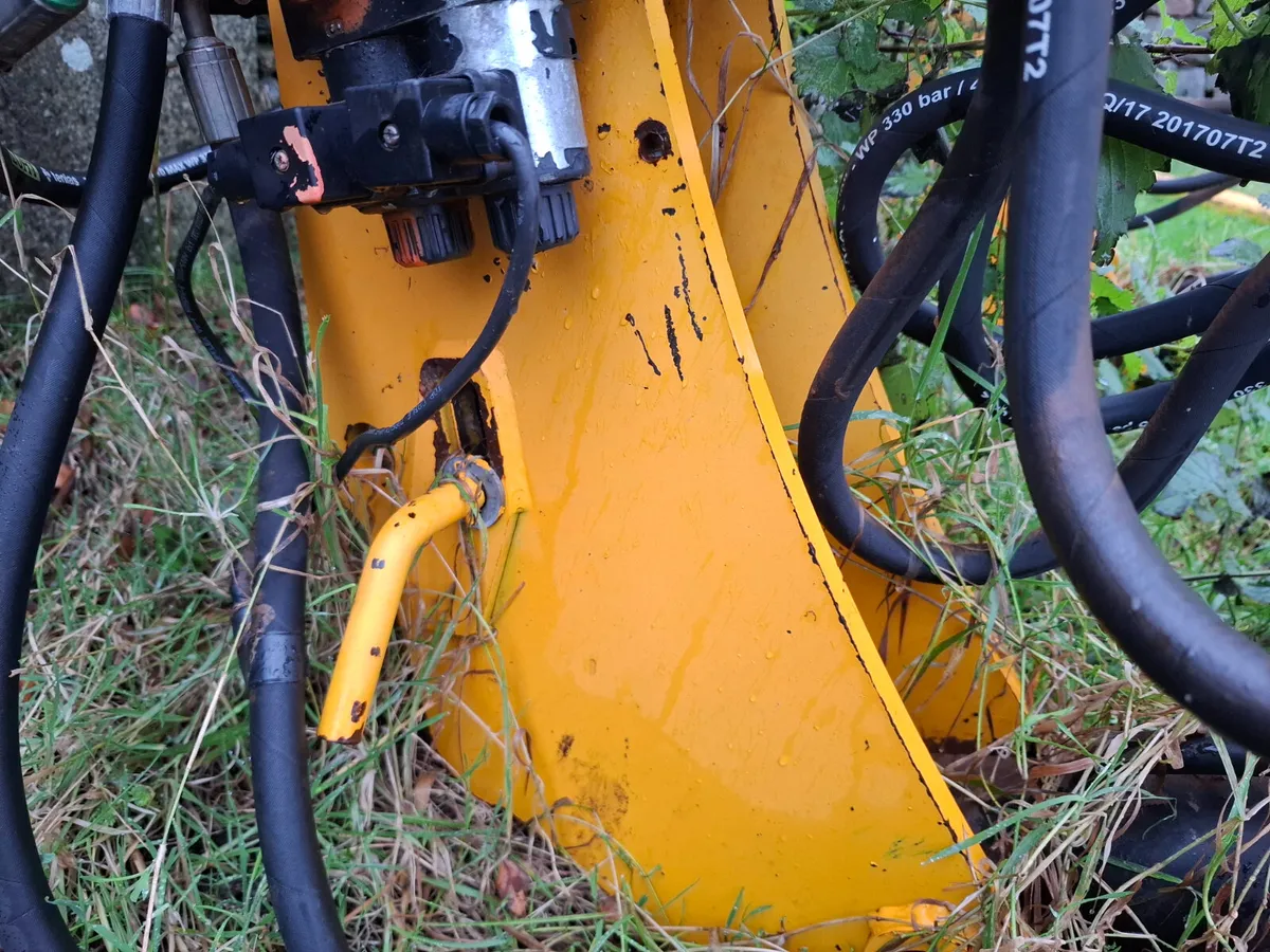 Tractor loaders - Image 4