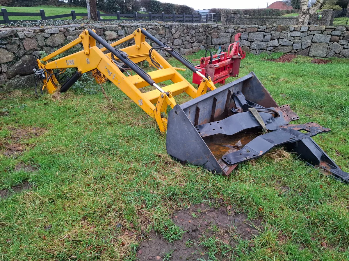 Tractor loaders - Image 1
