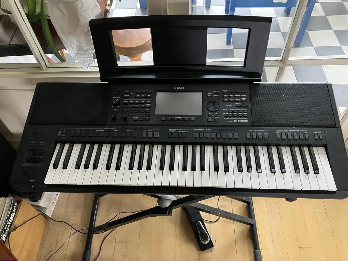 Yamaha PSR-SX-900 keyboard arranger - Image 1