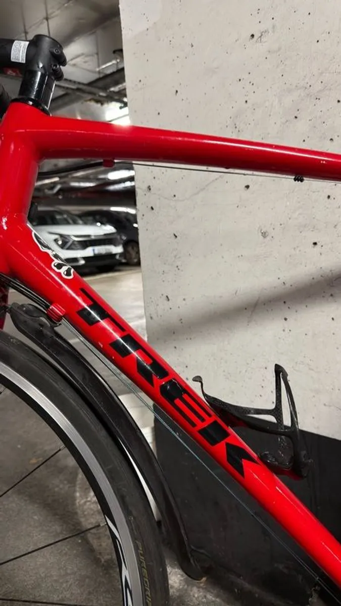 Trek Domane AL 2  Road Bike  Full Accessory Bundle  Kryptonite Lock, Muc-Off Kit, Park Tool, Pump - Image 3