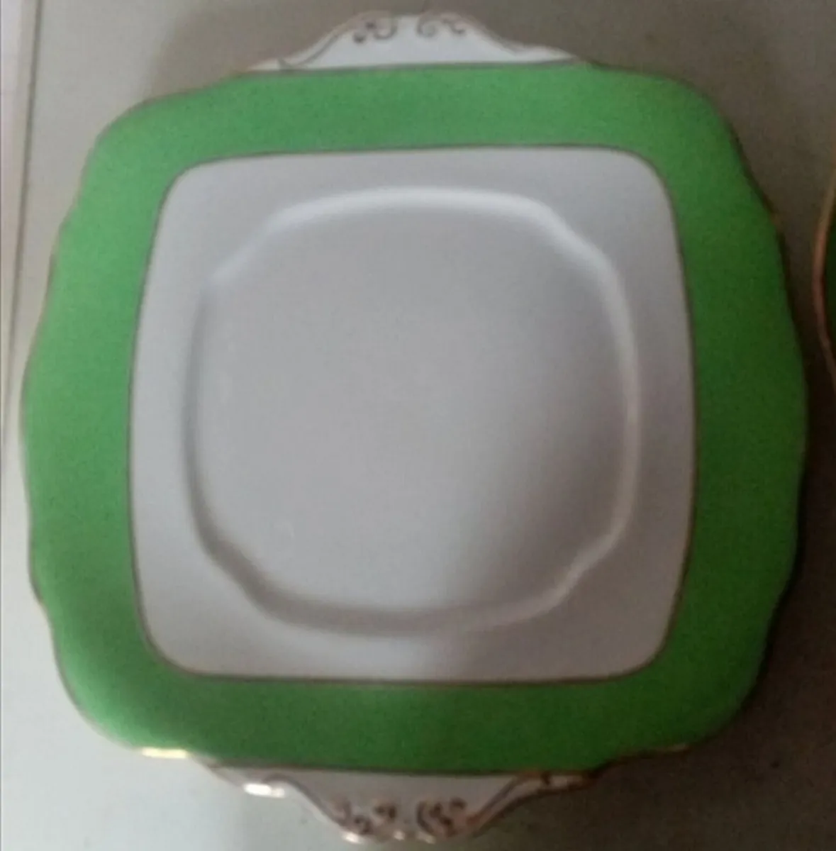 17 Pieces Green and White China Teaset - Image 3