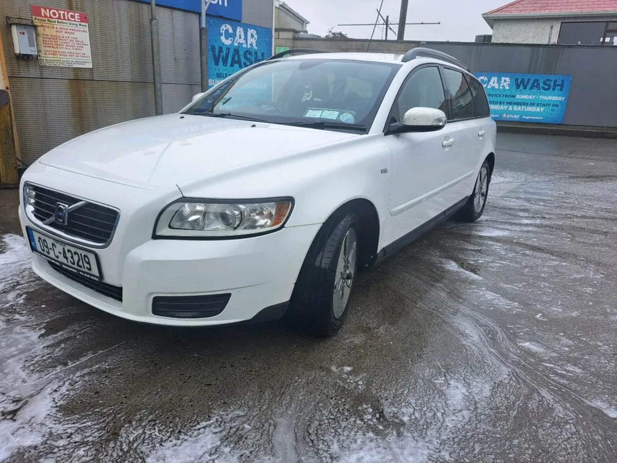 2009 volvo v50 taxed and tested - Image 1