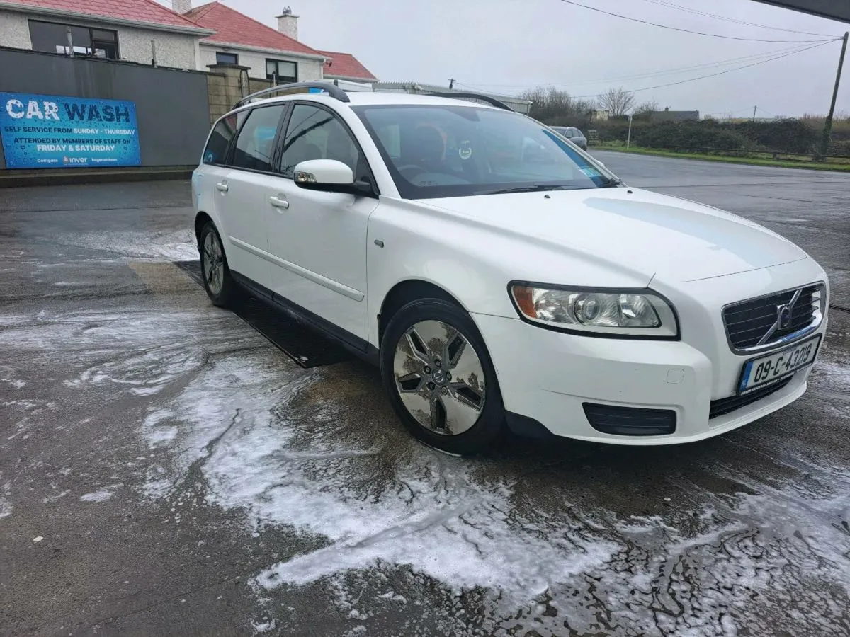2009 volvo v50 taxed and tested - Image 2