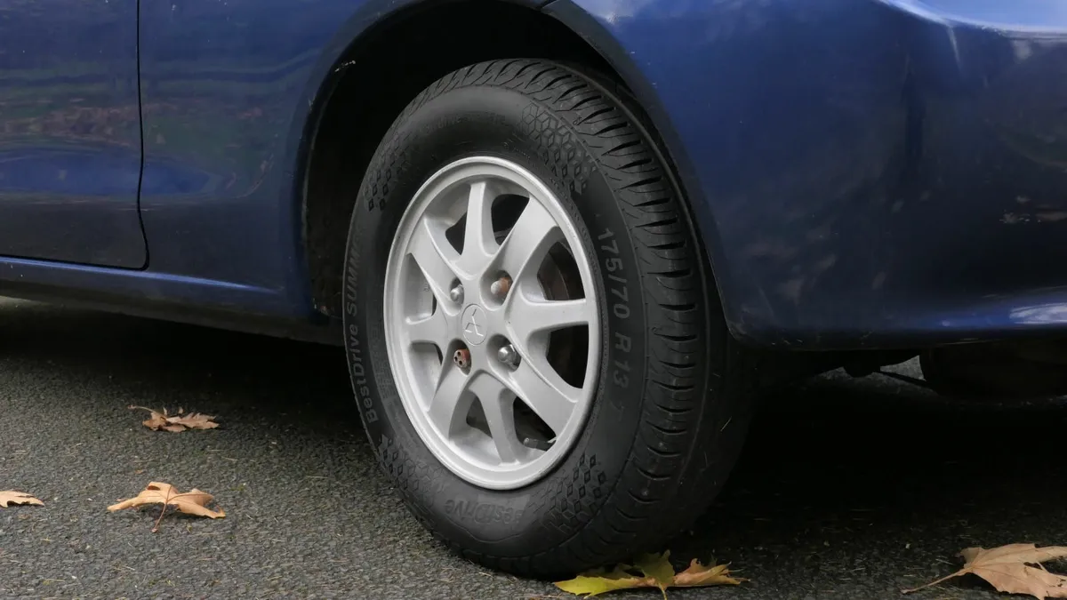 Mitsubishi Colt 2000 - Image 3