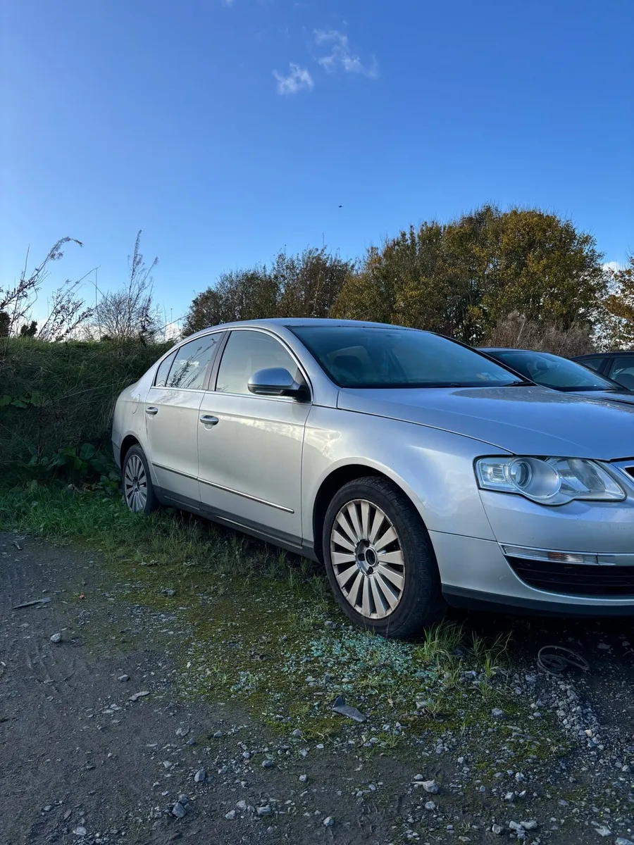 Volkswagen Passat 2009 - Image 2