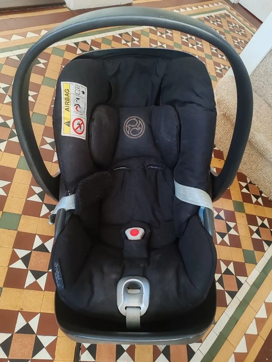 Cybex Platinum Rearfacing Car Seat with Base (0-15kg) - Image 2