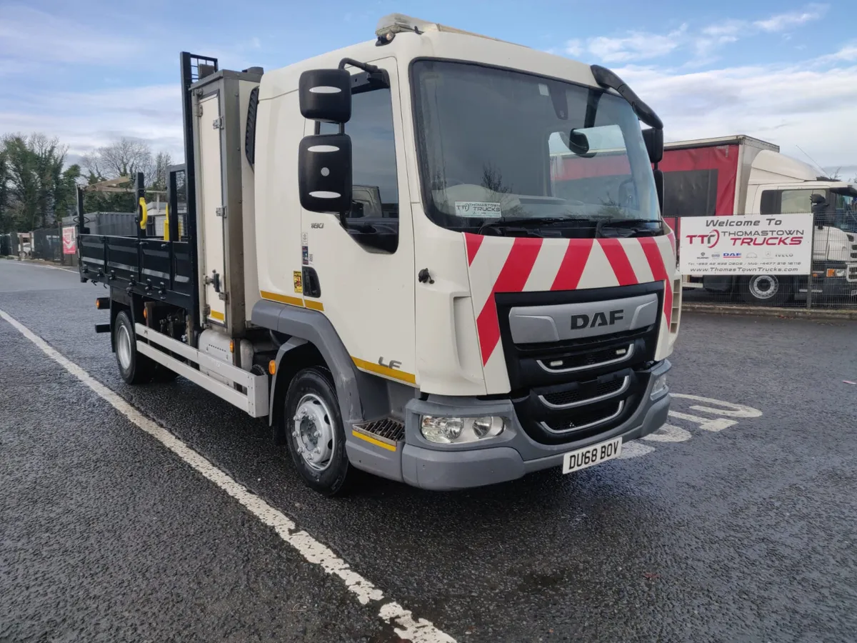 2018 Daf LF180 10 ton insulated steel tipper, manu - Image 1