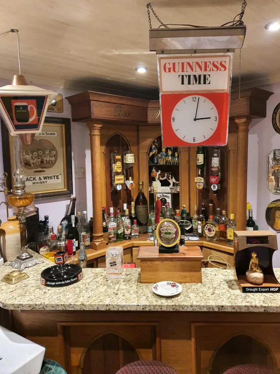 Pub memorabilia - Image 1