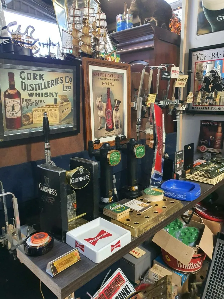 Pub memorabilia - Image 2