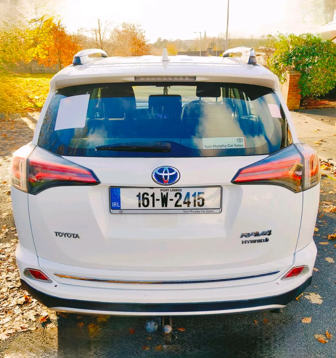 Toyota RAV4 Hybrid – 2016 Luna  • Automatic • - Image 2