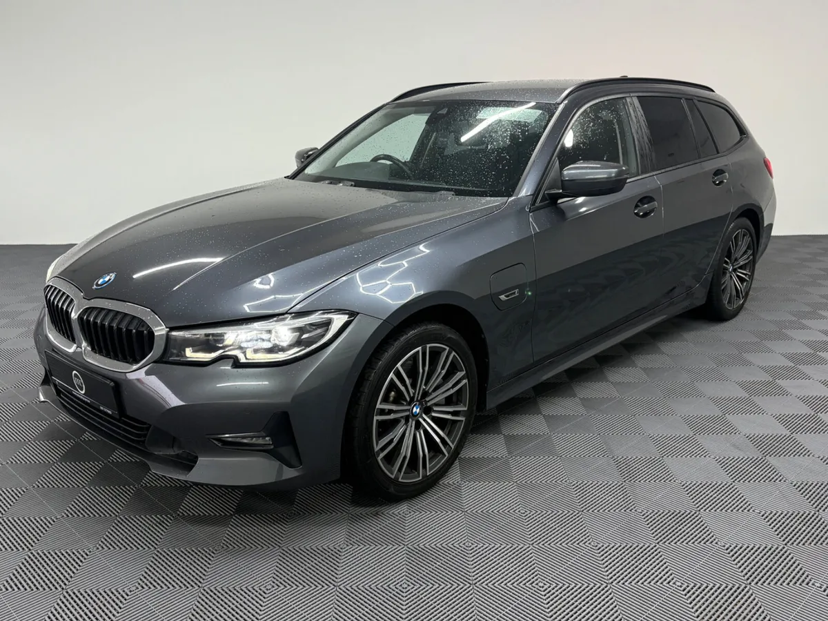 2022 BMW 3-Series SE Pro Estate 2.0 Phev - Image 4