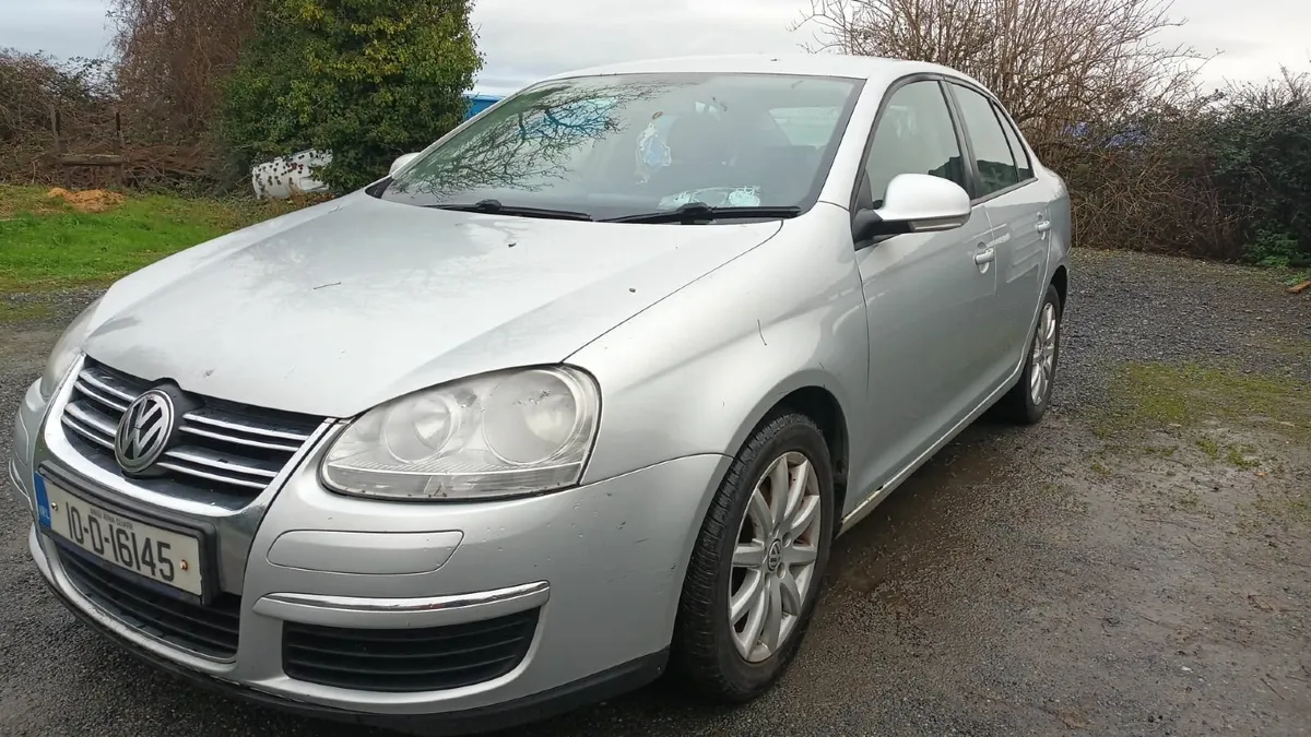 Volkswagen Jetta 2010 - Image 2