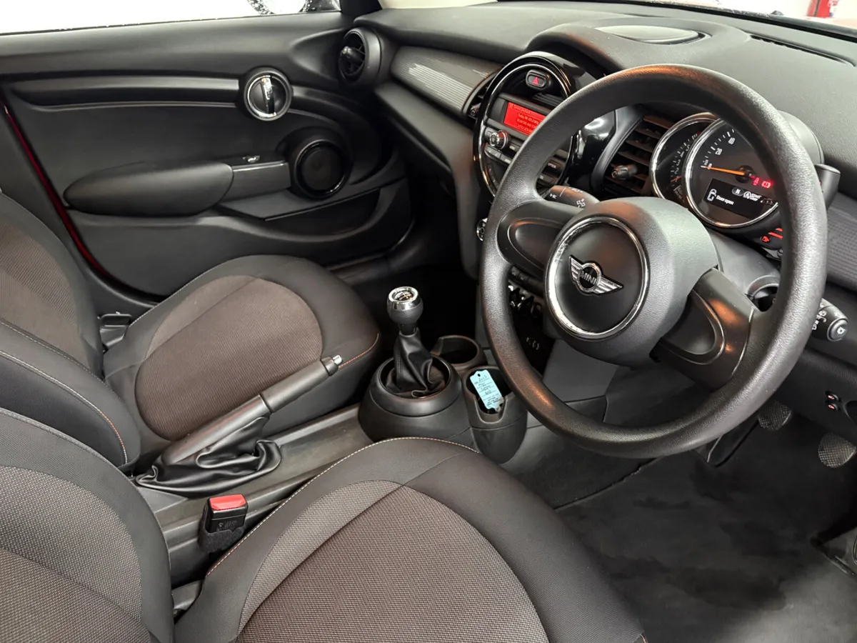 2017 Mini Cooper 1.5 Black Edition - Image 3