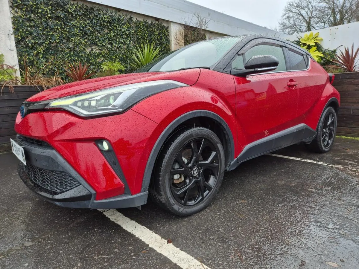 Toyota C-HR 2.5 HYBRID / SOL G-PACK NERO EDTION / - Image 1
