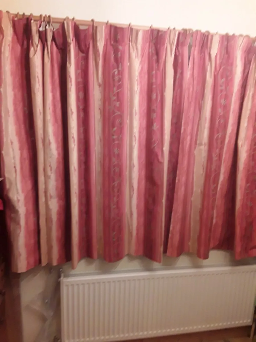 Lovely drapes new condition vibrant color - Image 2