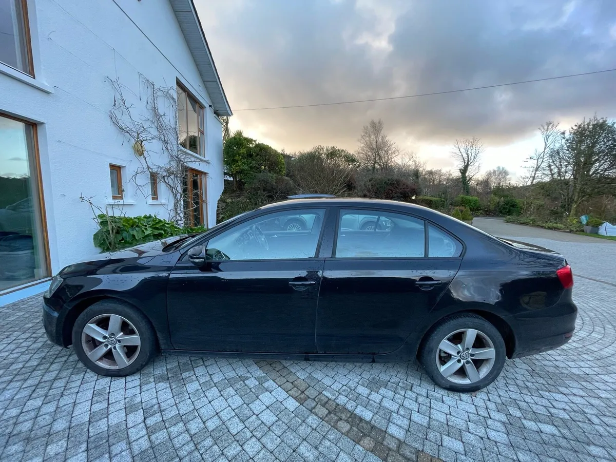 2012 1.6 Black Diesel Volkswagen Jetta - Image 4