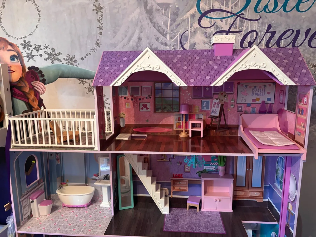 Giant Doll House - Image 2