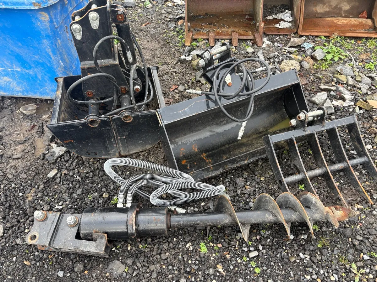 Mini digger bucket attachments