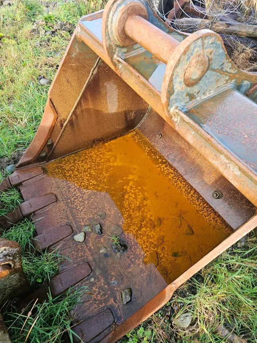 4ft digging and 6ft grading bucket 65mm pins - Image 3
